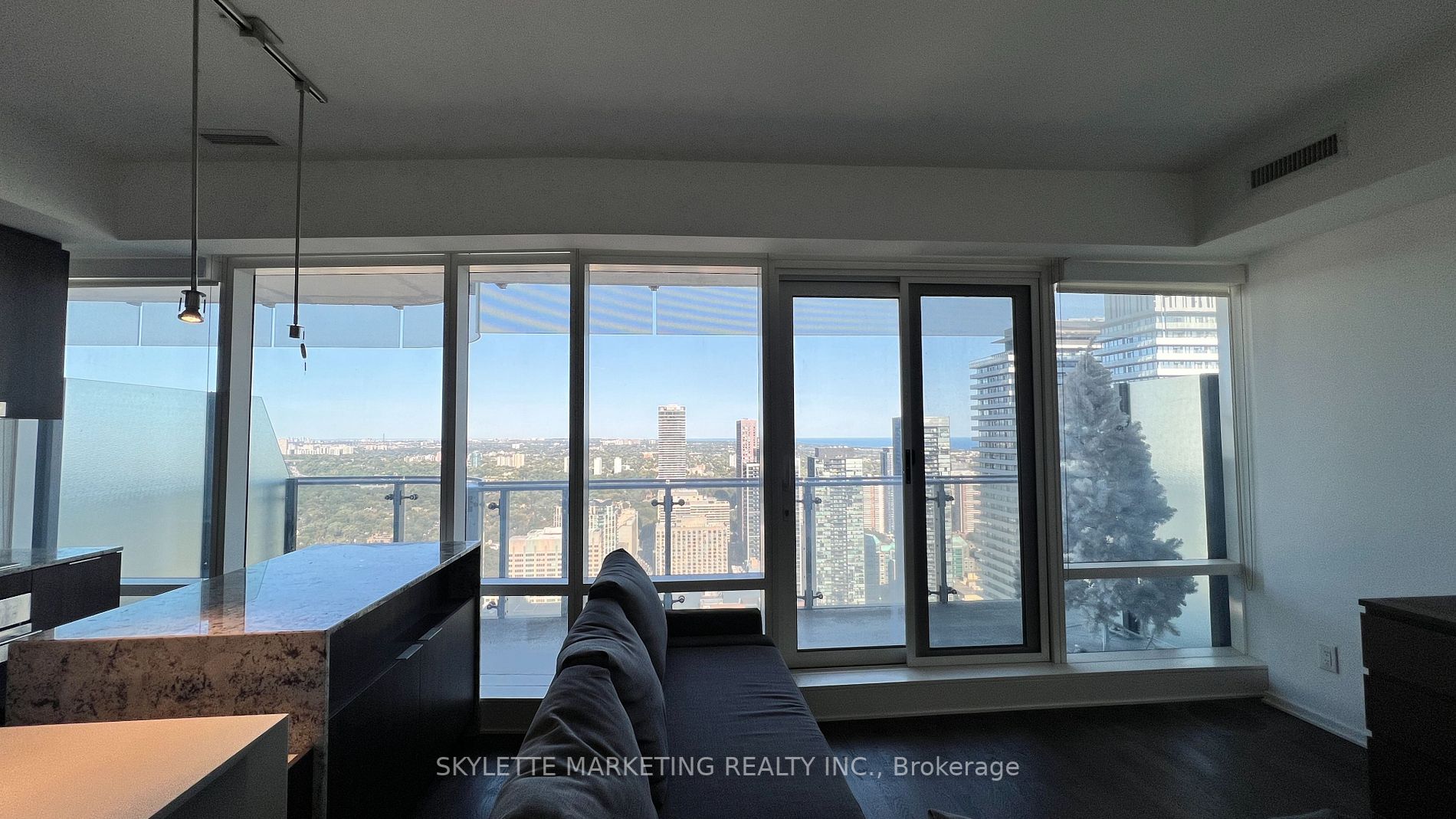 1 Bloor Street E, #4502