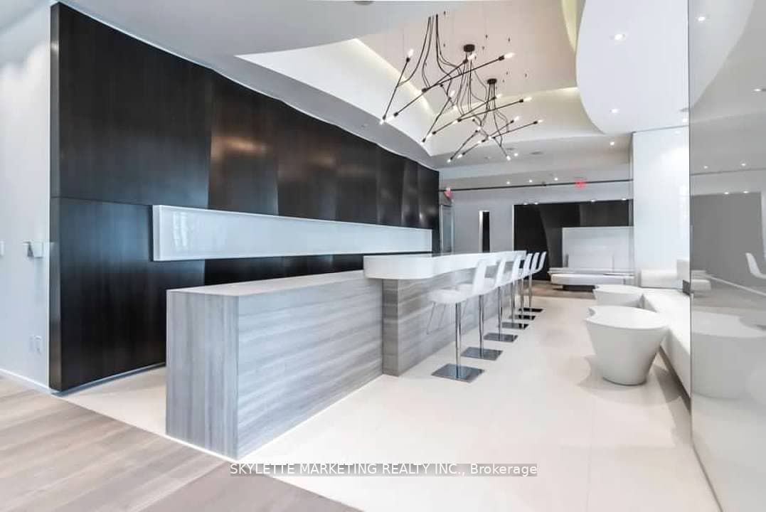 1 Bloor Street E, #4502