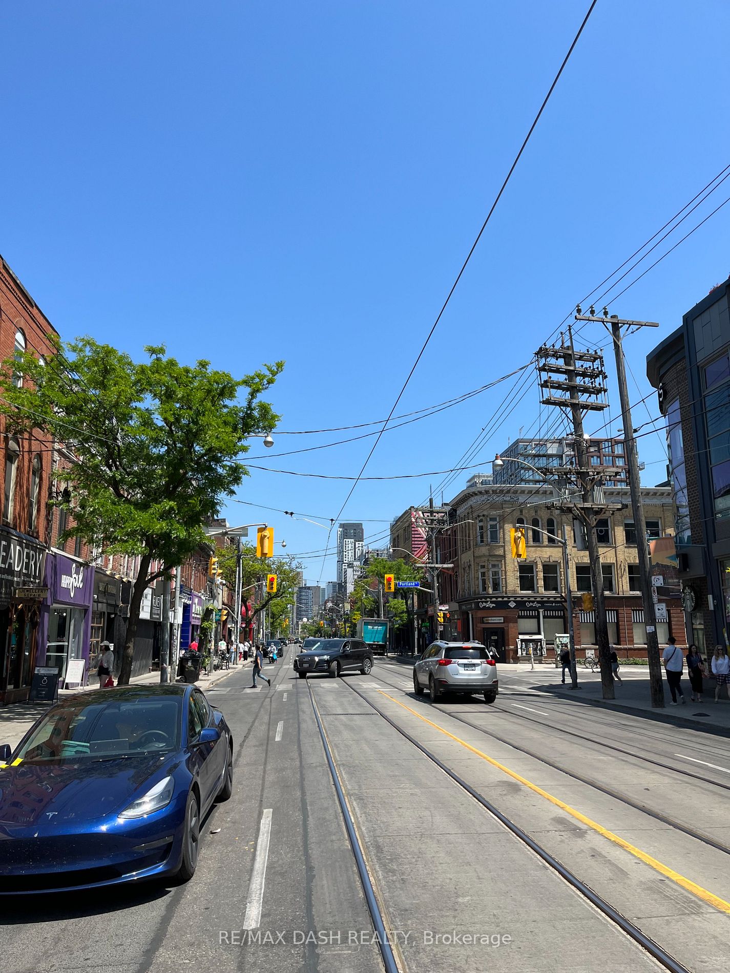 518 Queen St W