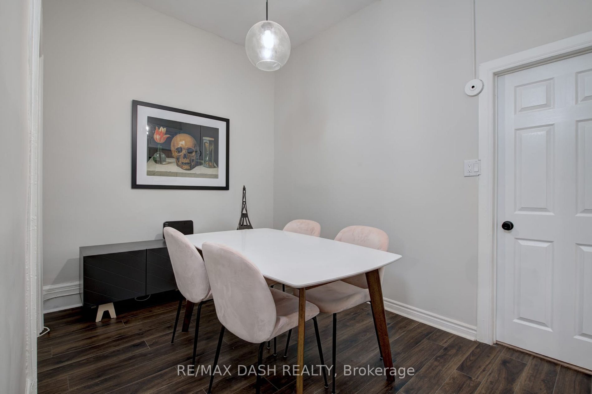 518 Queen St W