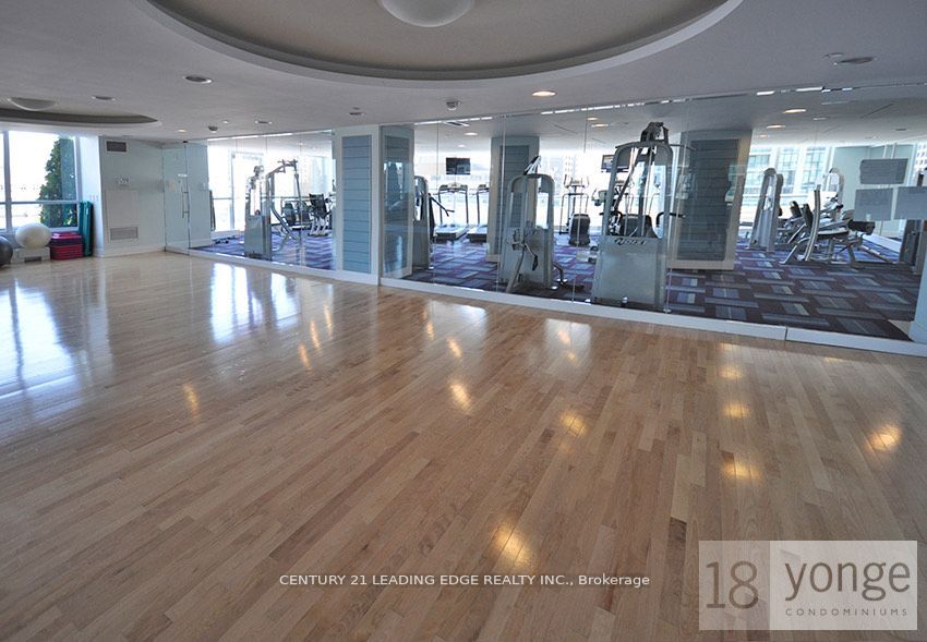18 Yonge St W, #903