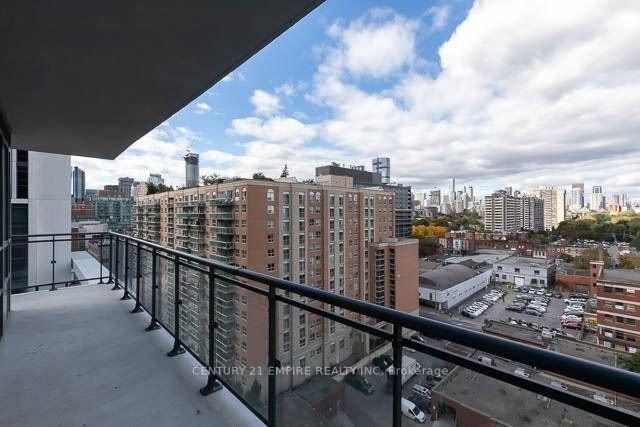 460 Adelaide St E, #1705