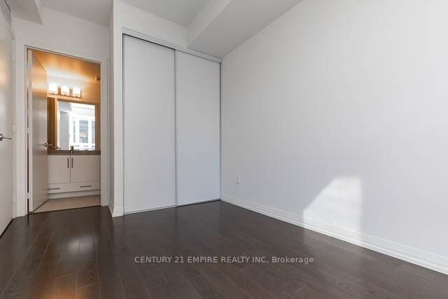 460 Adelaide St E, #1705