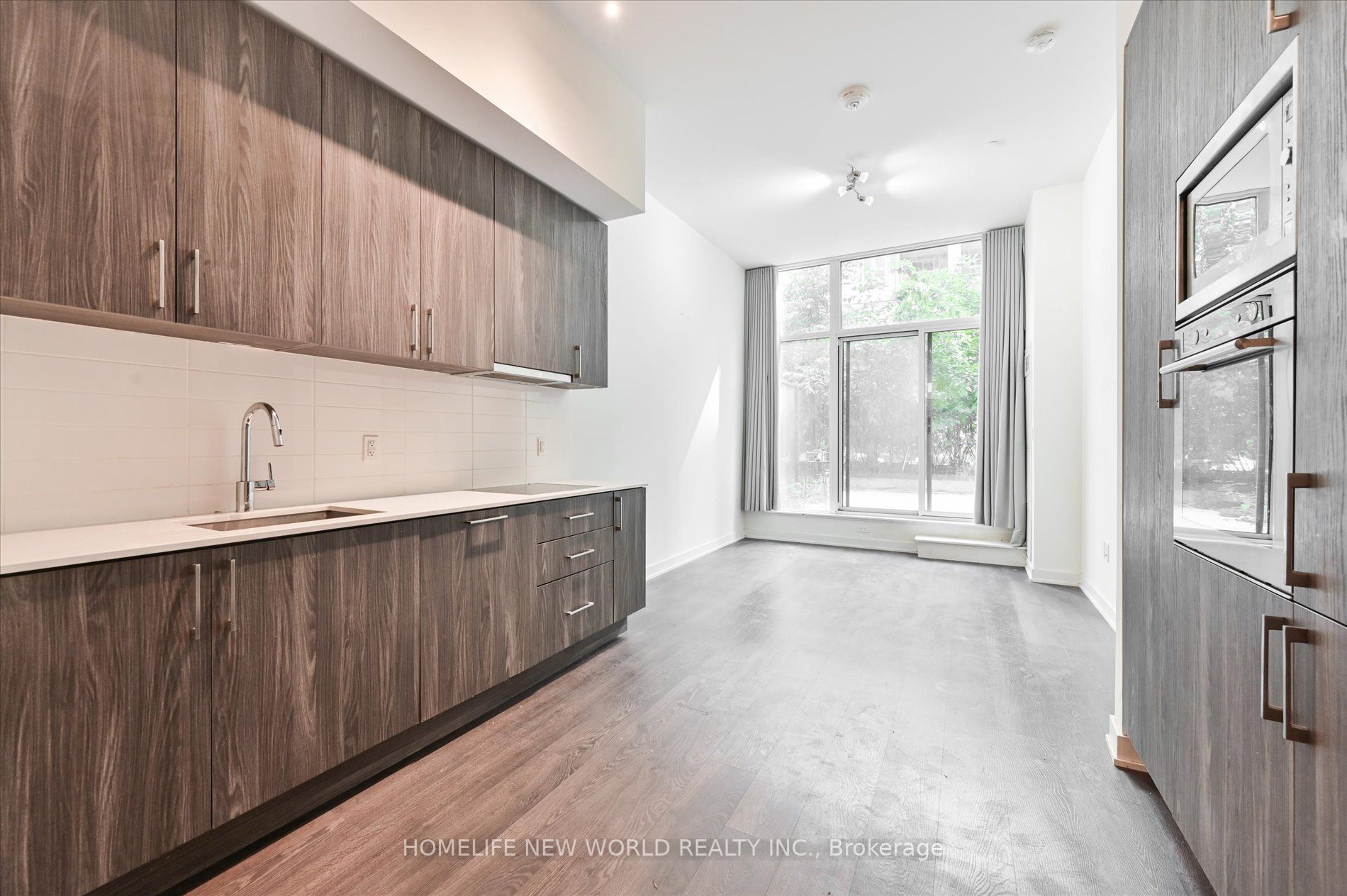 27 Bathurst Street, #217W