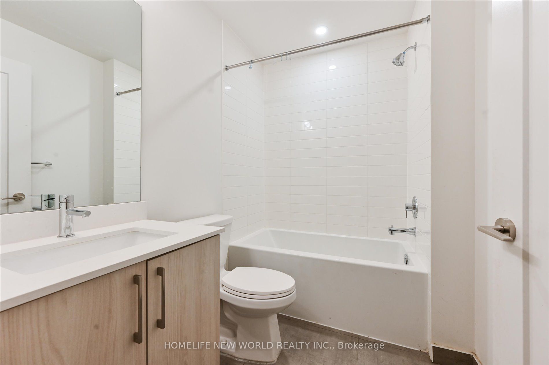 27 Bathurst Street, #217W