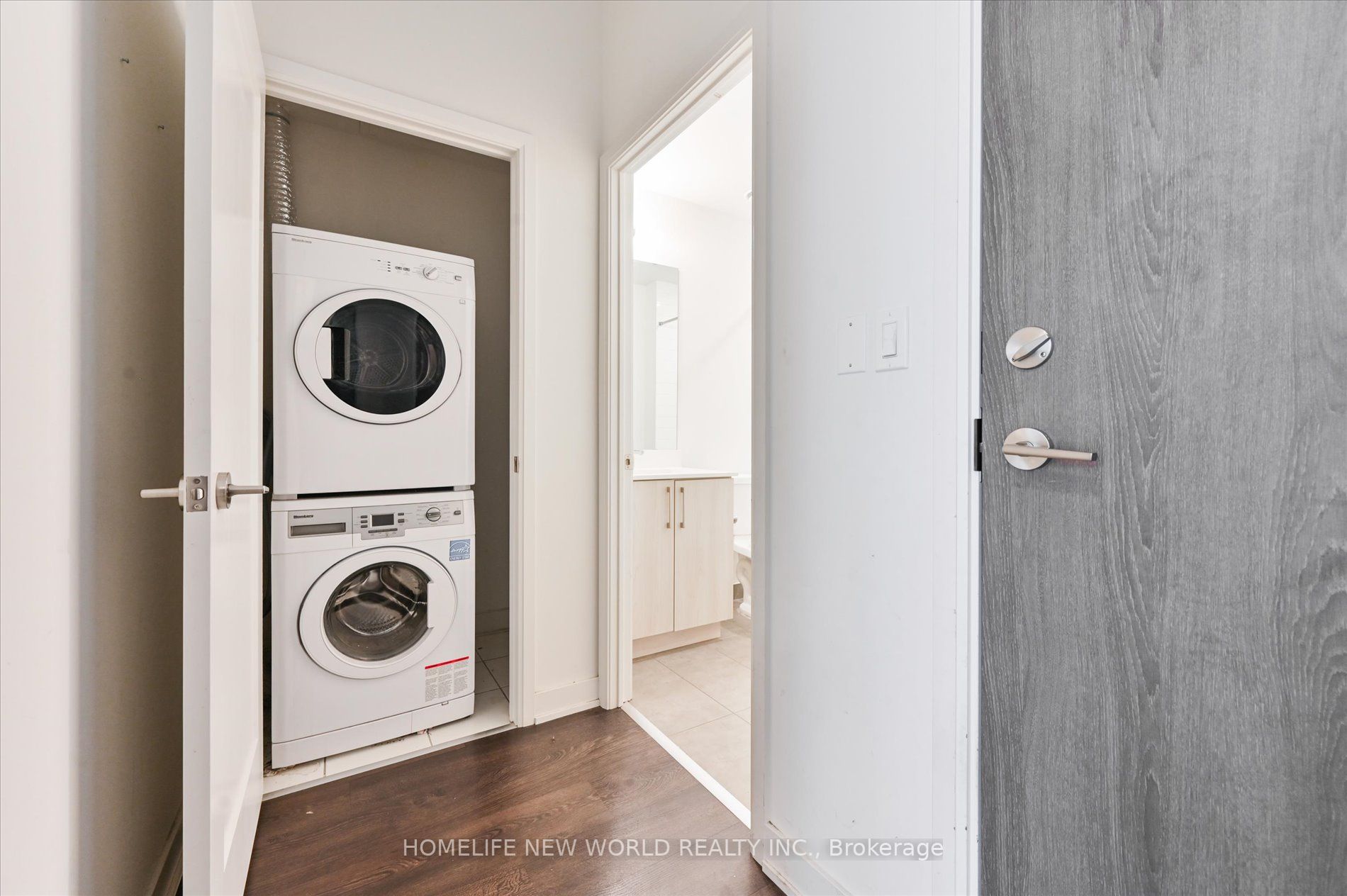 27 Bathurst Street, #217W