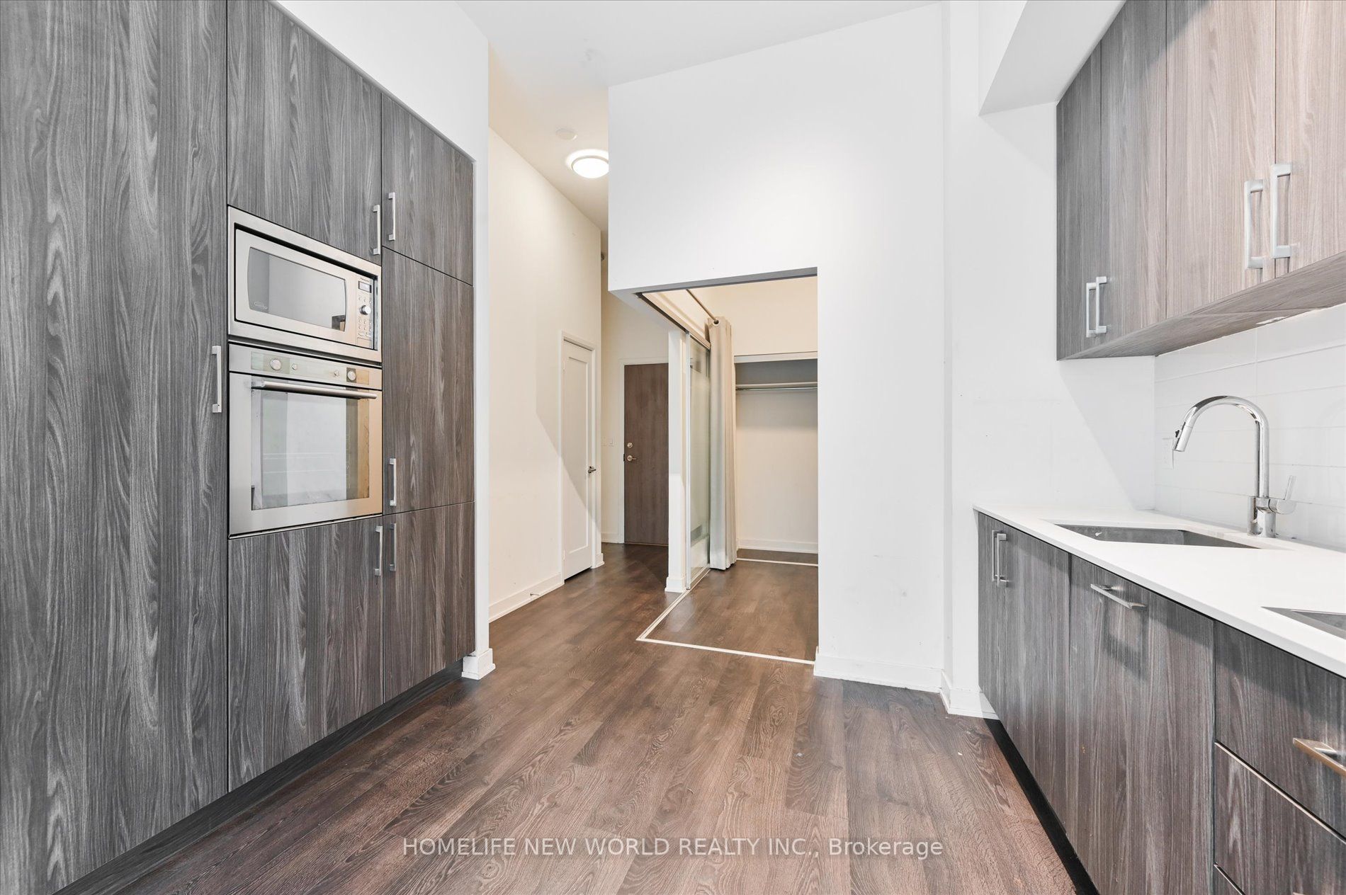 27 Bathurst Street, #217W
