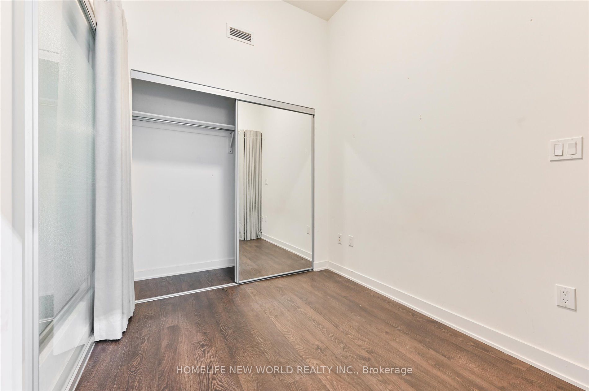 27 Bathurst Street, #217W