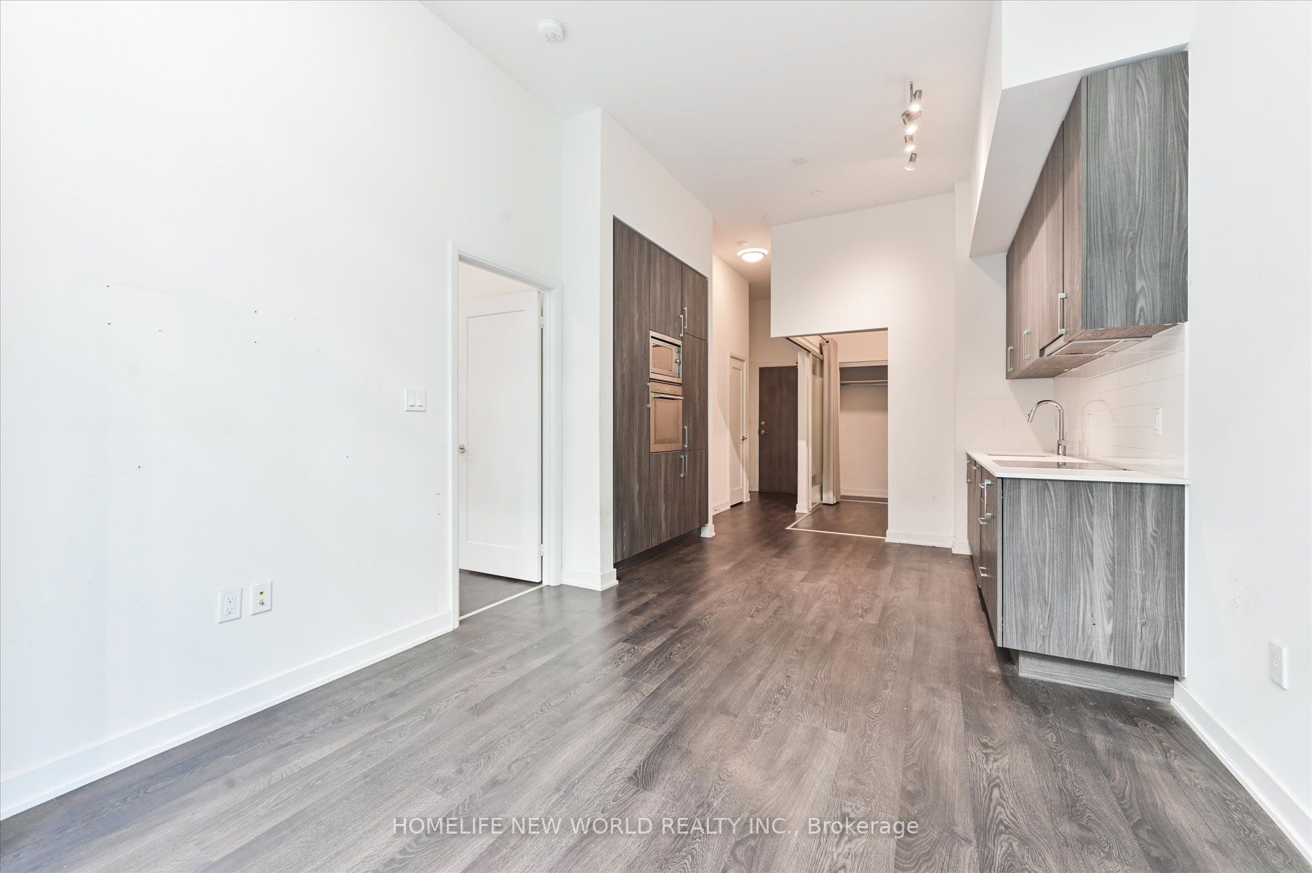27 Bathurst Street, #217W