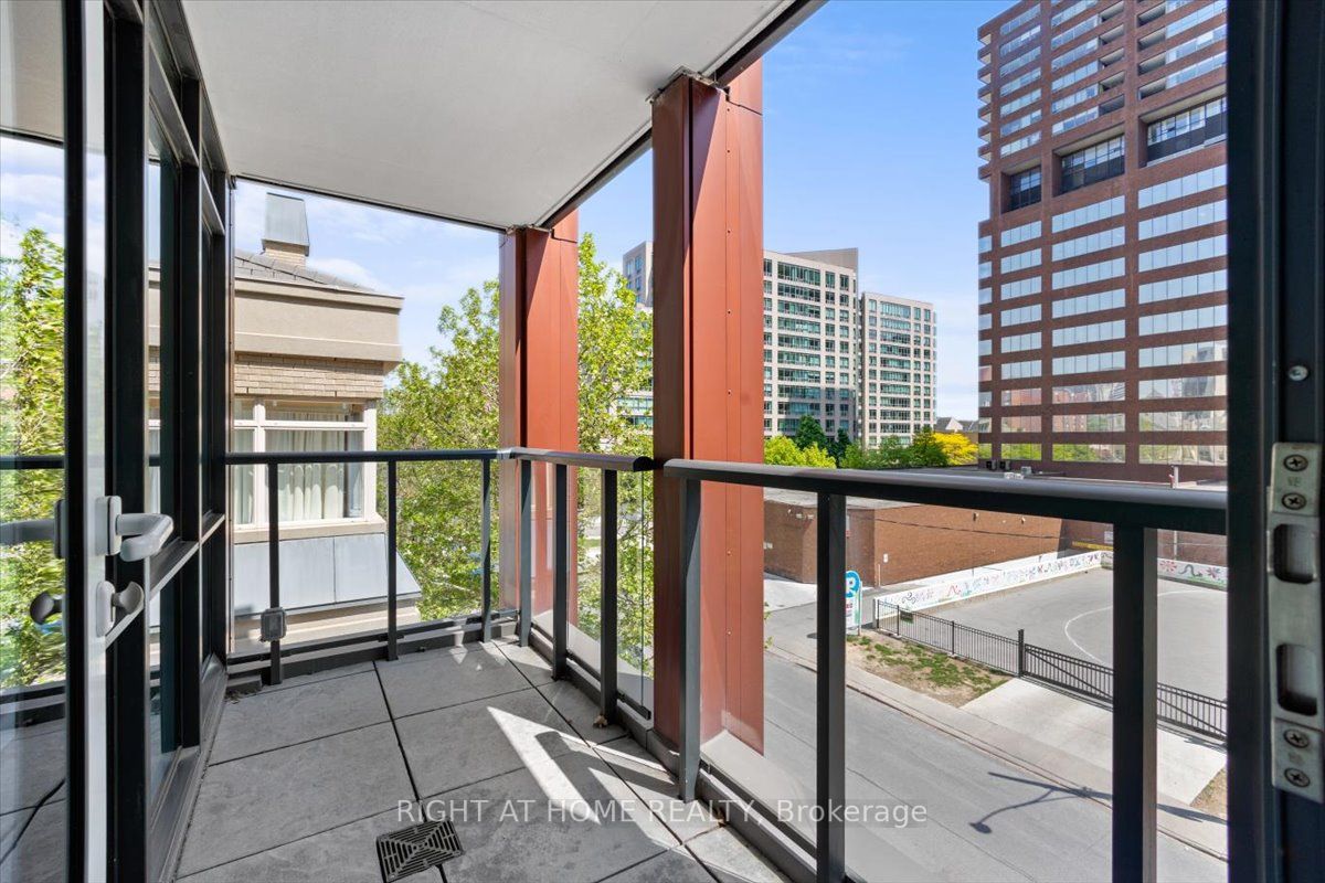 32 Davenport Road, #304