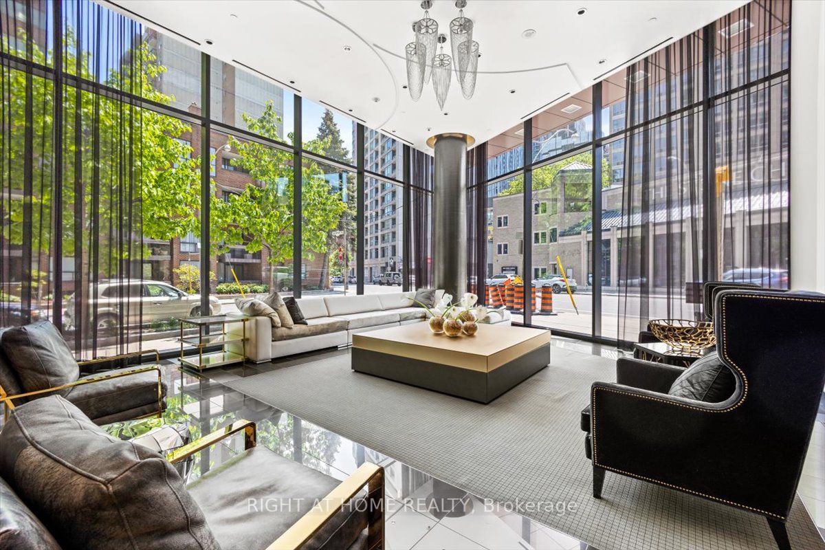 32 Davenport Road, #304