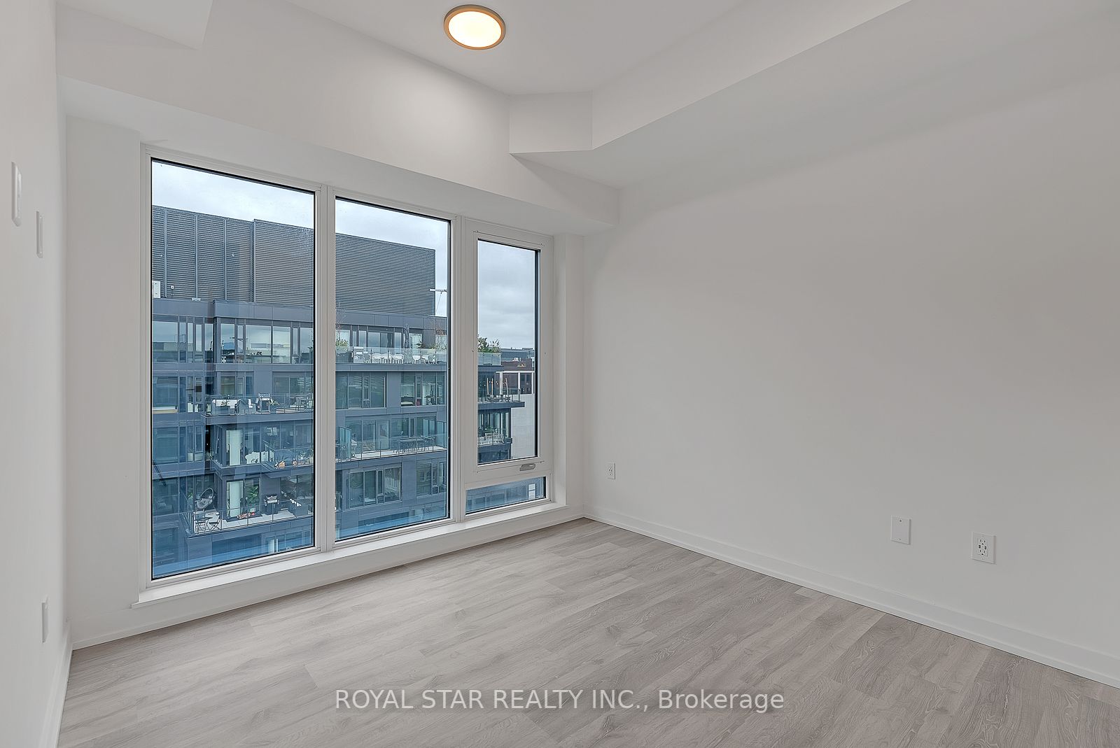 2 Augusta Ave, ##ph04