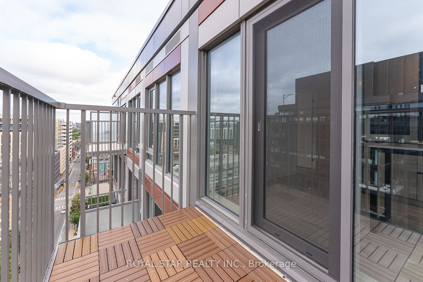 2 Augusta Ave, ##ph04