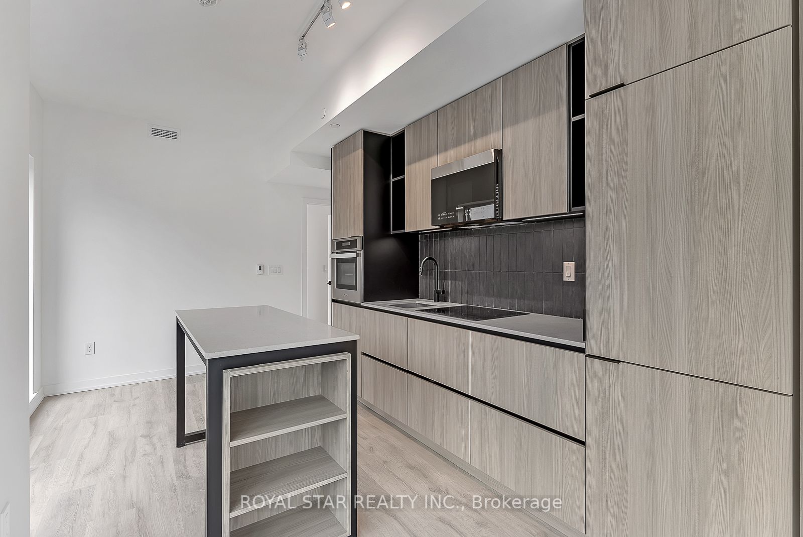 2 Augusta Ave, ##ph04