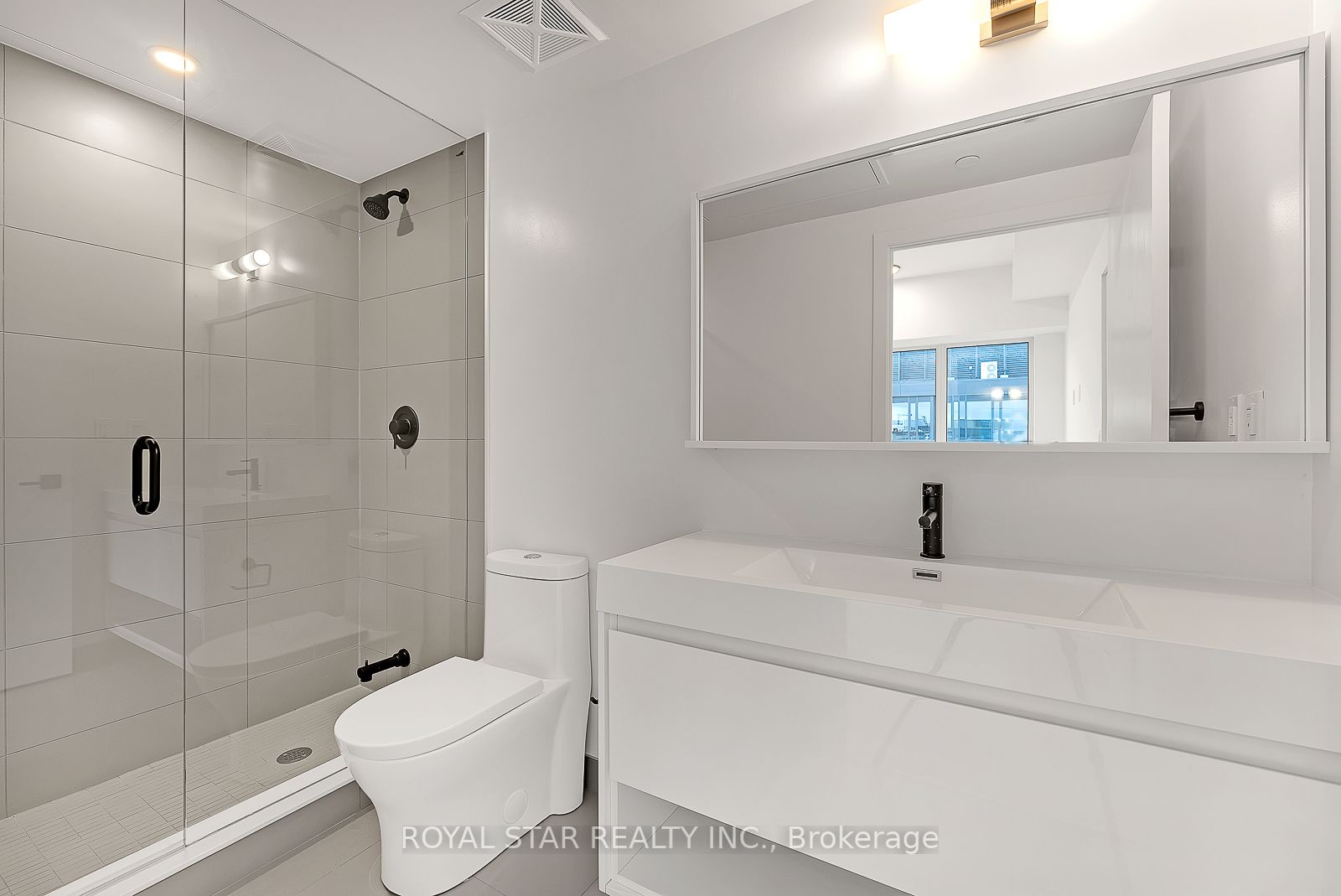 2 Augusta Ave, ##ph04