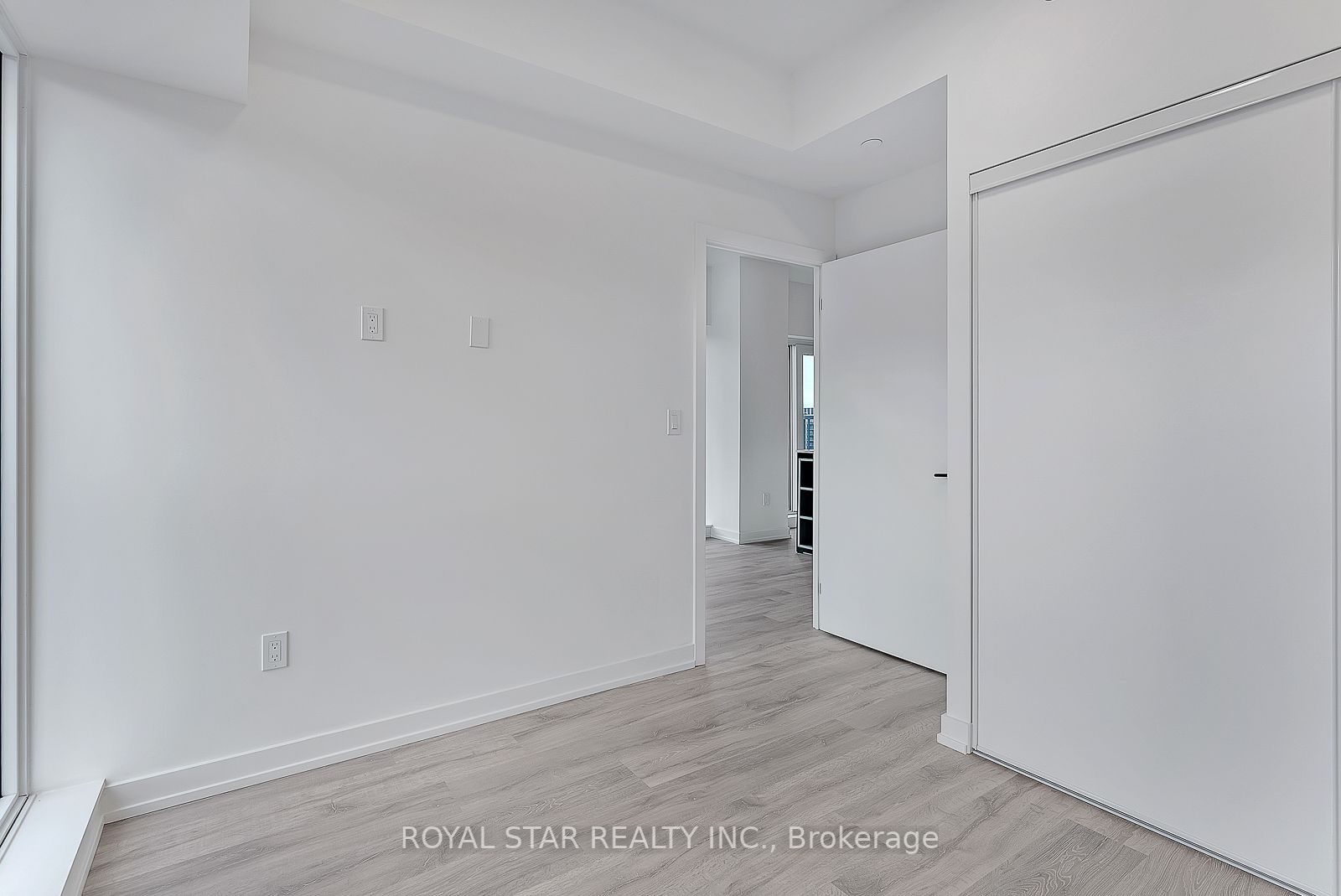 2 Augusta Ave, ##ph04