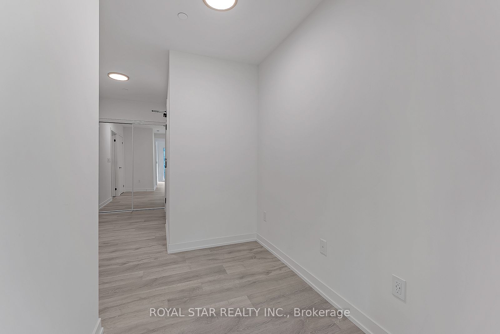 2 Augusta Ave, ##ph04