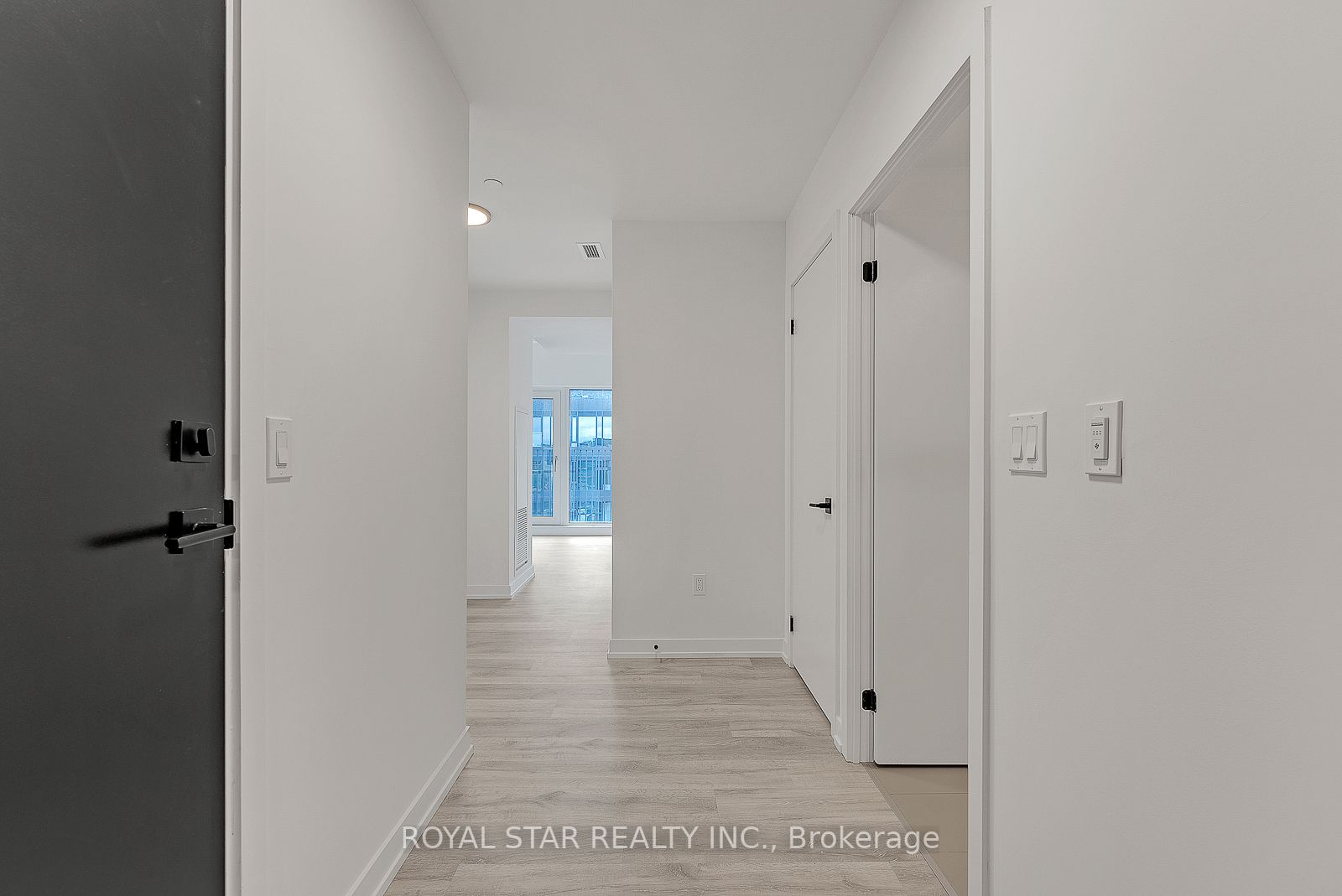 2 Augusta Ave, ##ph04