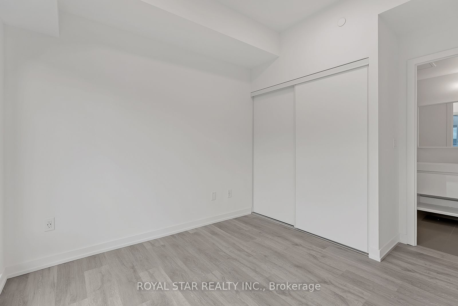 2 Augusta Ave, ##ph04