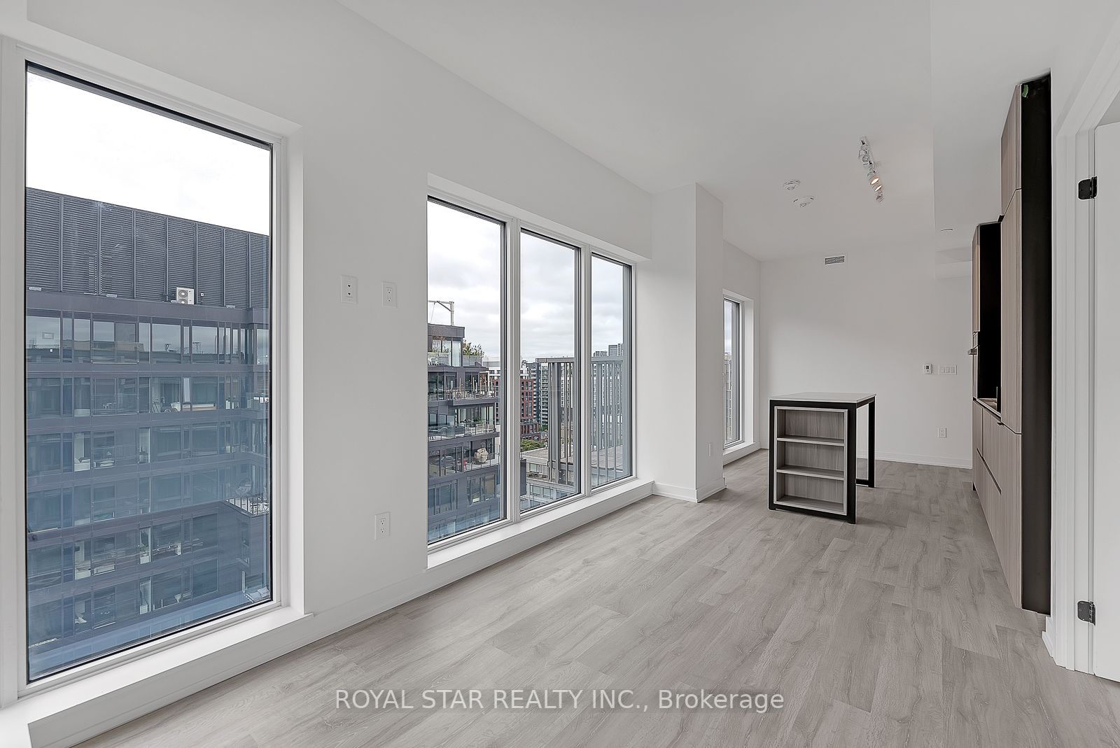 2 Augusta Ave, ##ph04