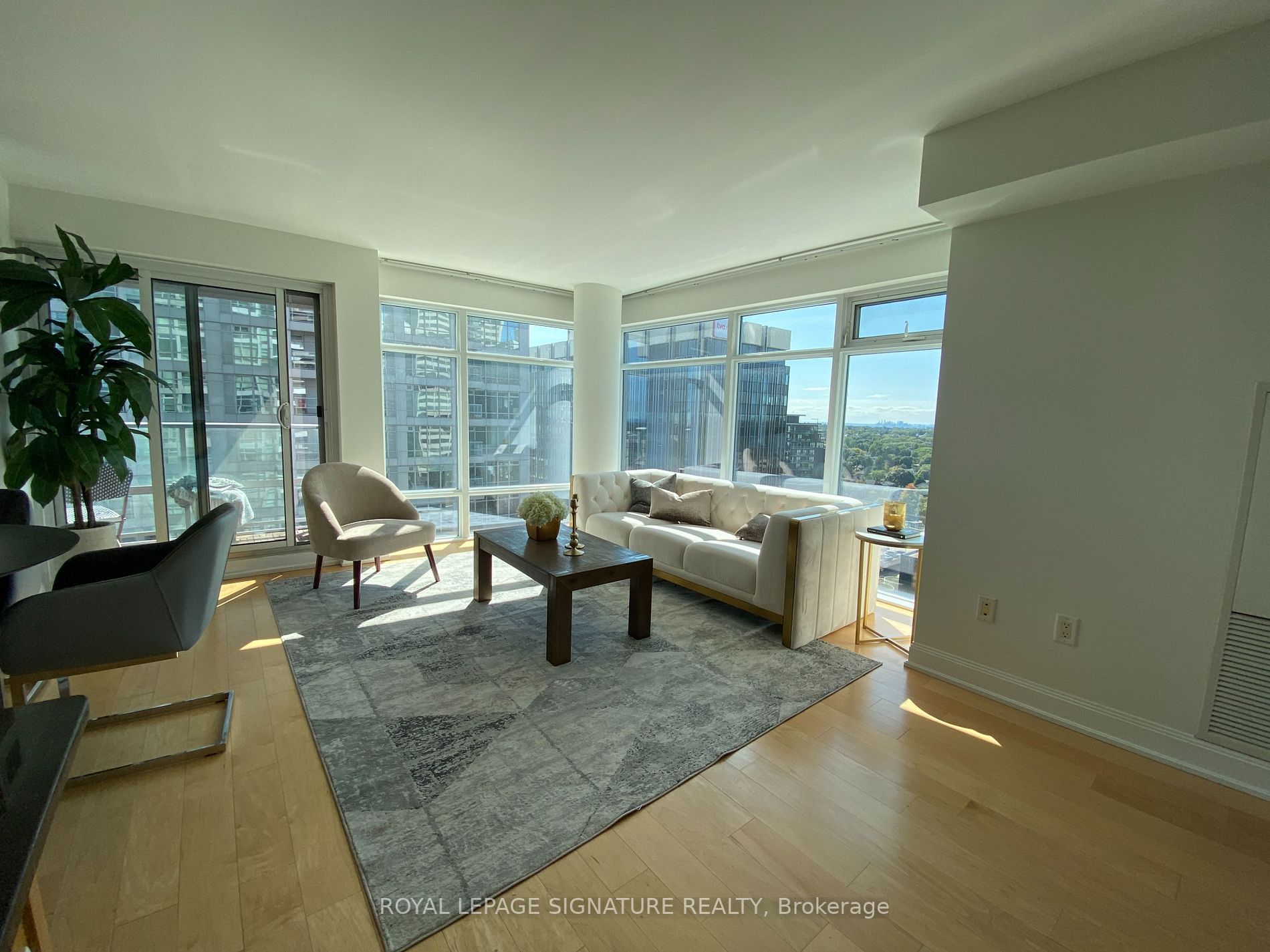 2191 Yonge St, #2005