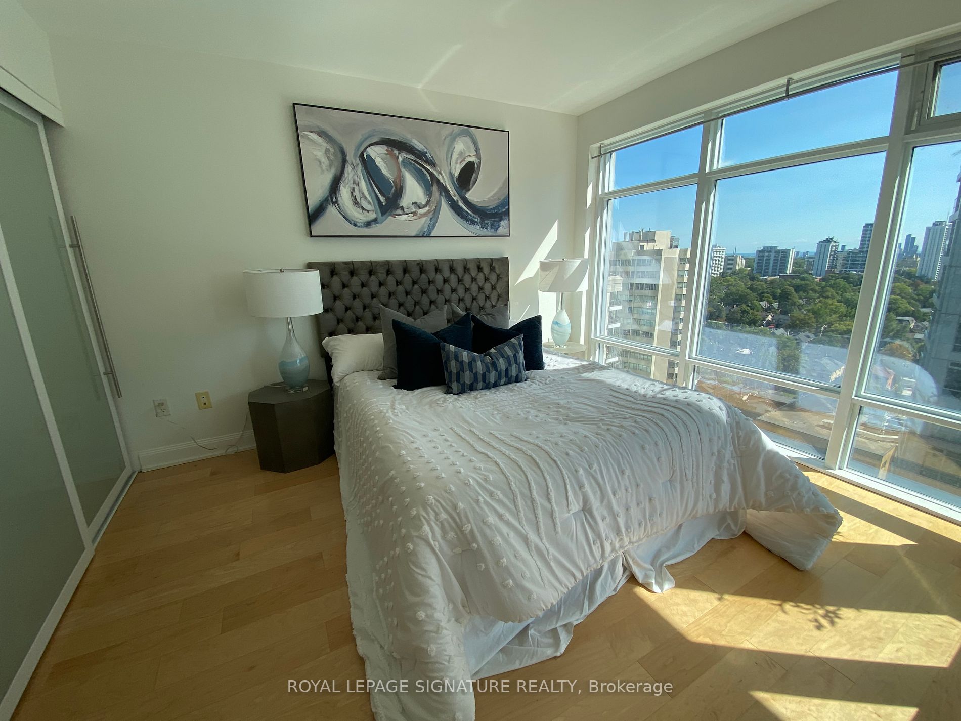 2191 Yonge St, #2005