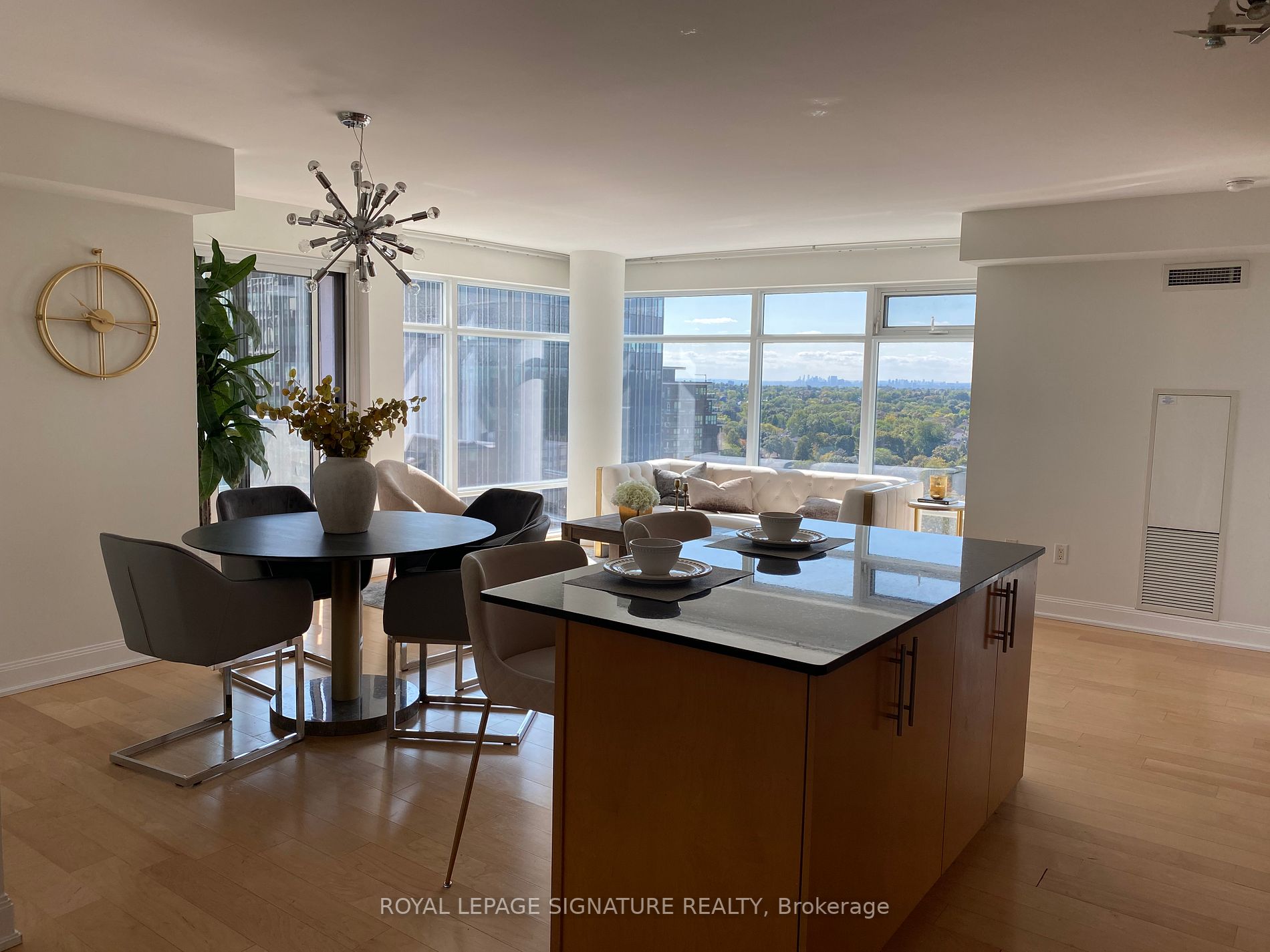 2191 Yonge St, #2005