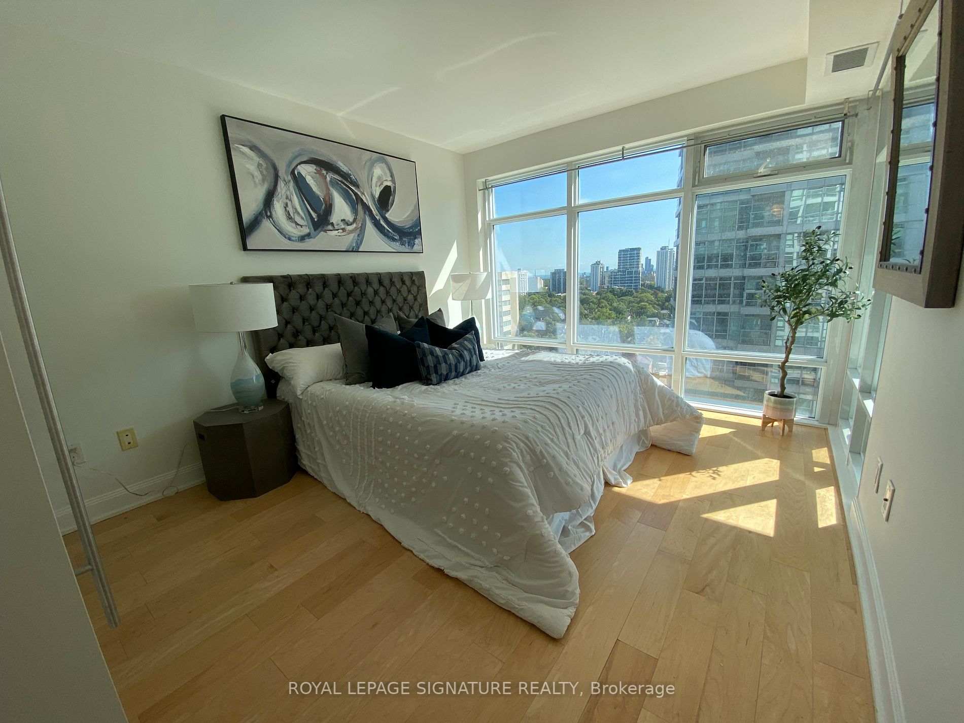 2191 Yonge St, #2005