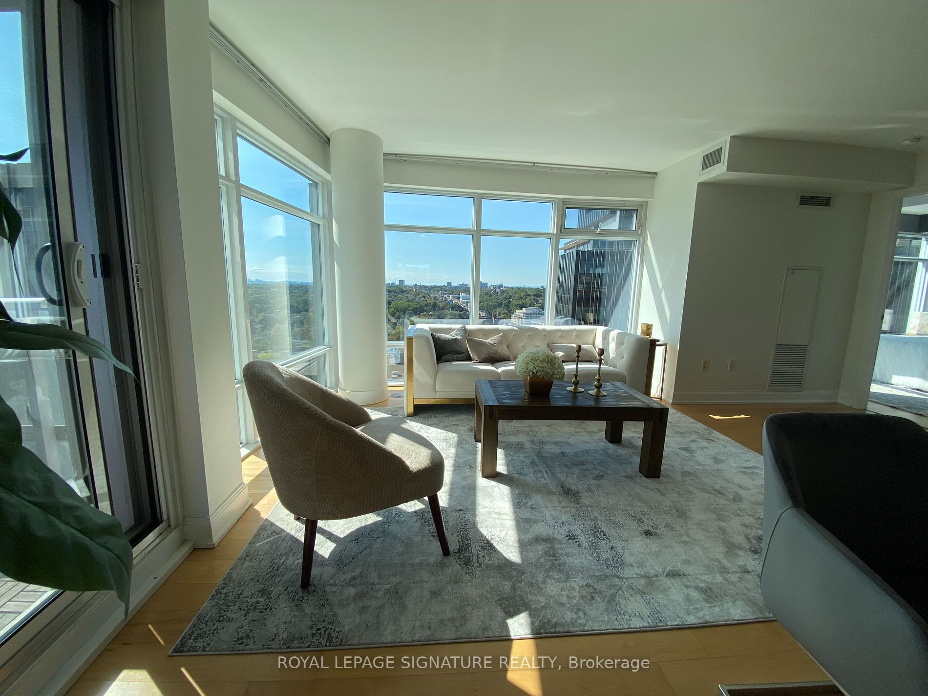 2191 Yonge St, #2005
