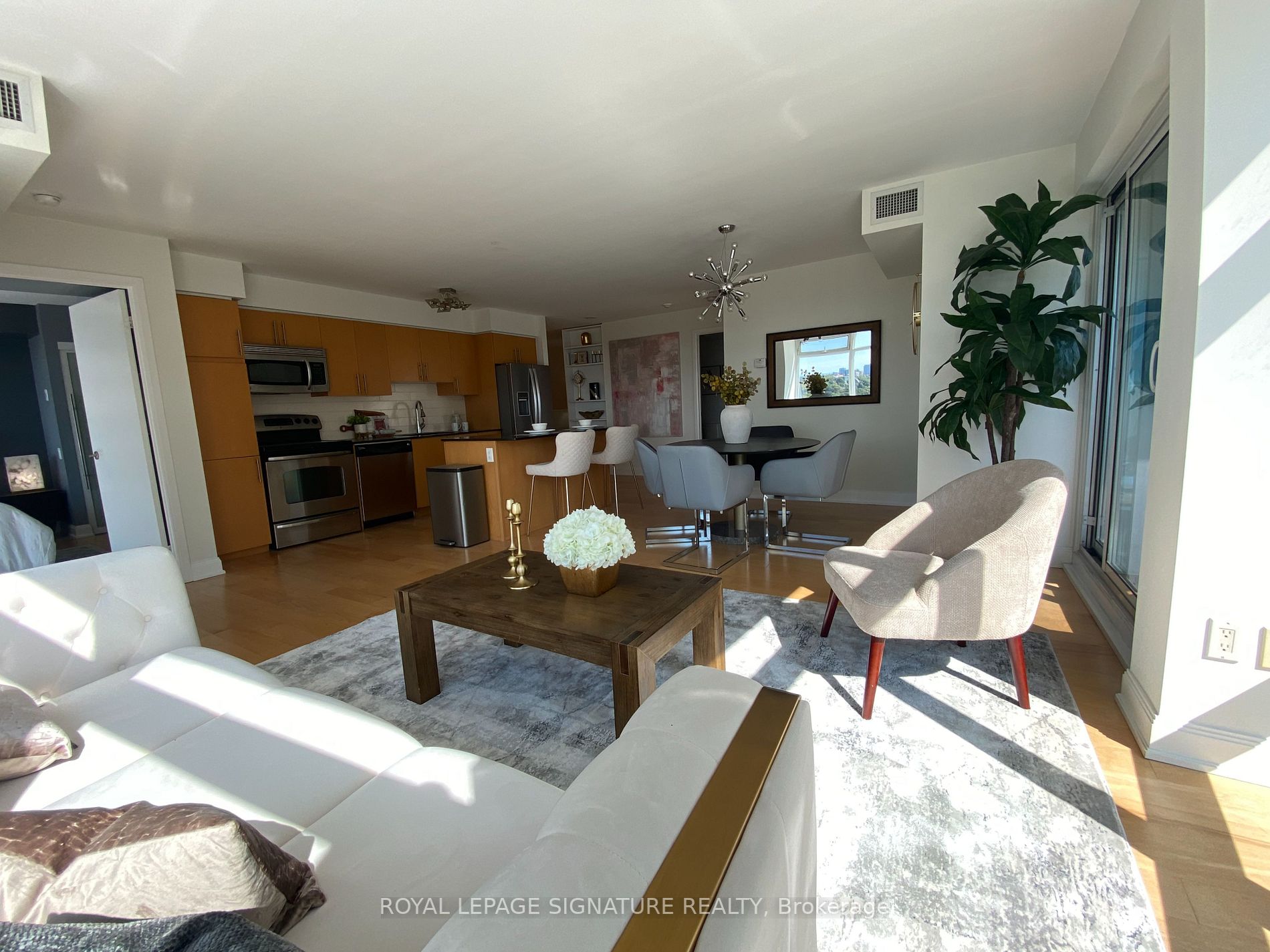 2191 Yonge St, #2005