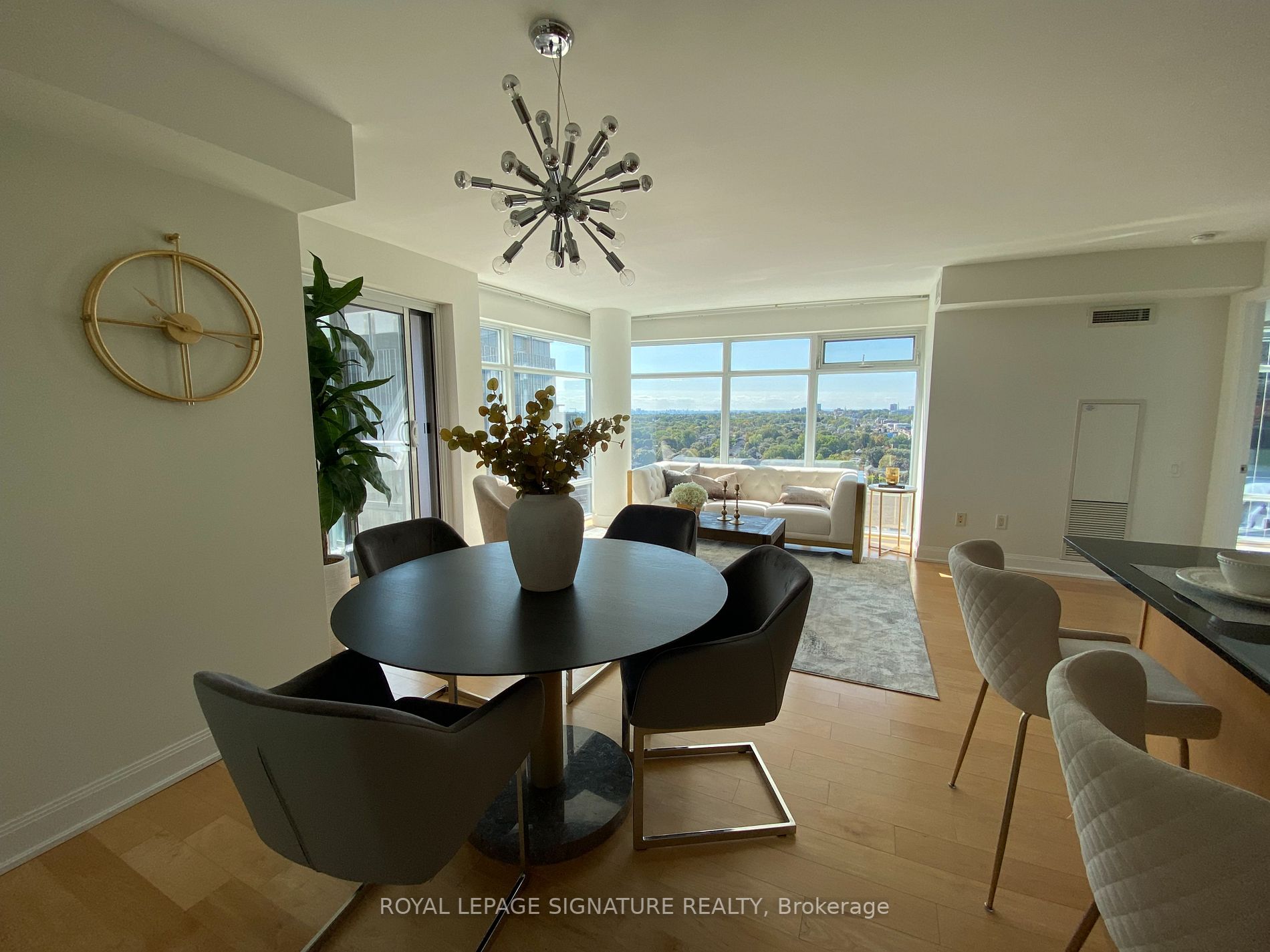 2191 Yonge St, #2005