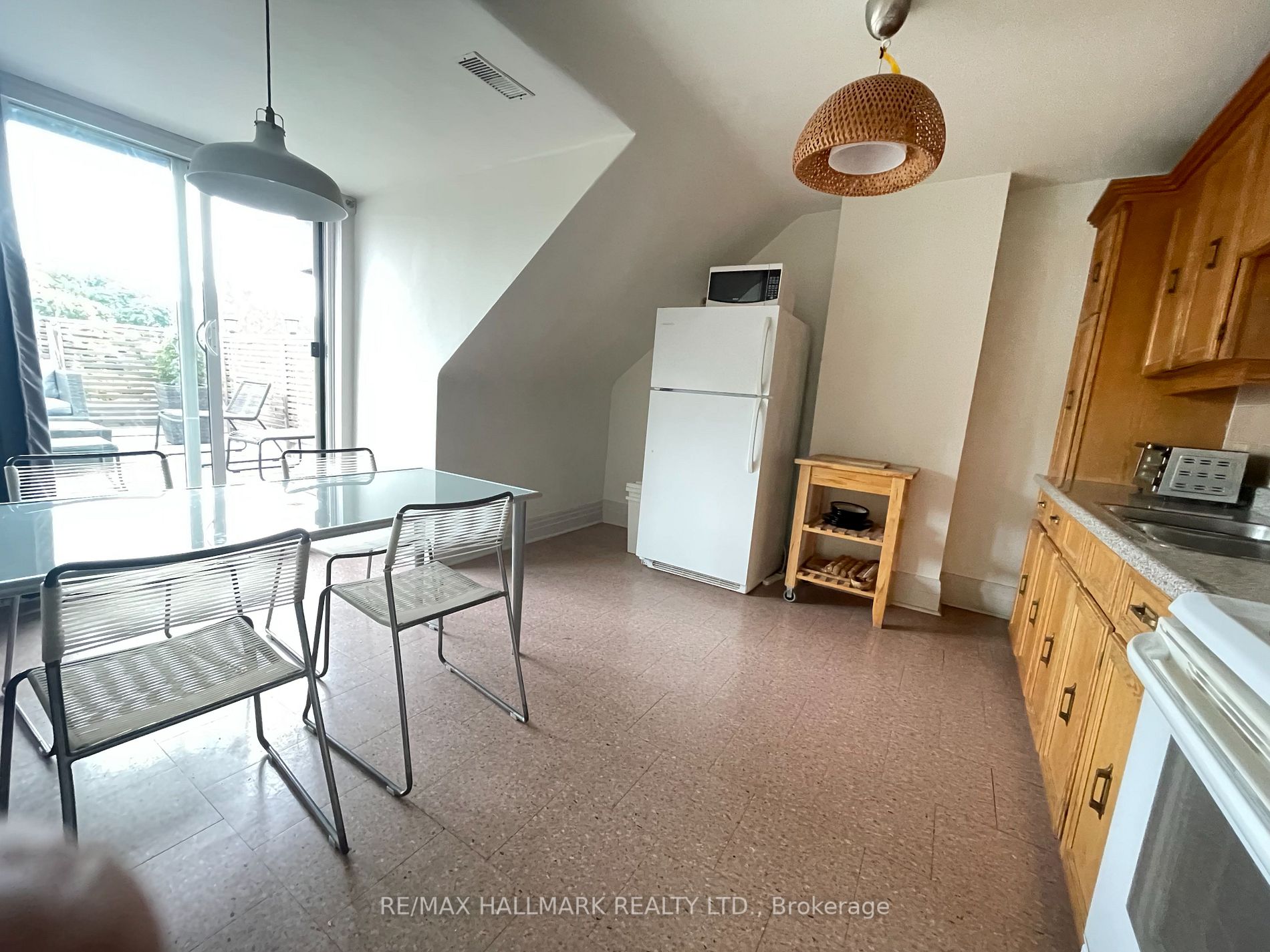 898 Bathurst Street, #3rd Flr