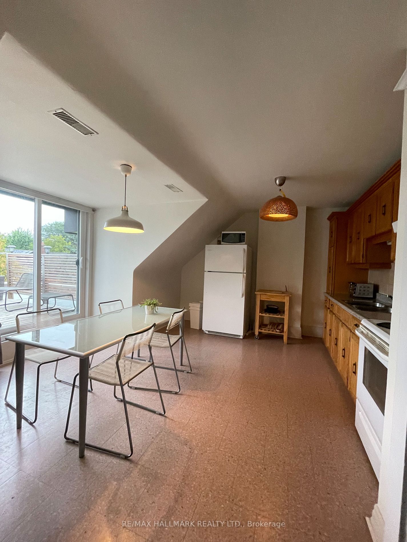 898 Bathurst Street, #3rd Flr