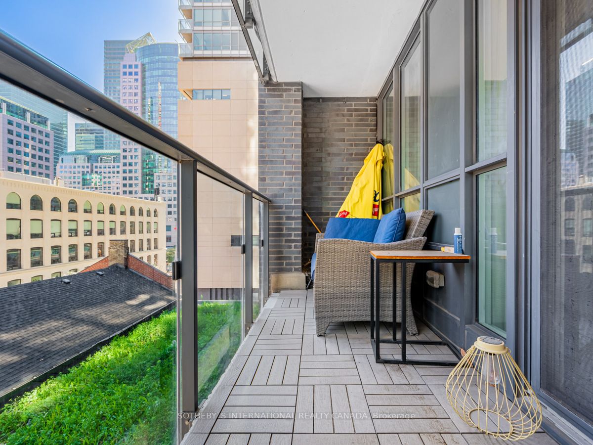 295 Adelaide St W, #412