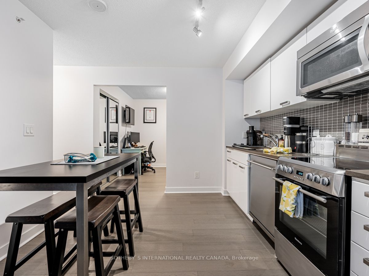 295 Adelaide St W, #412