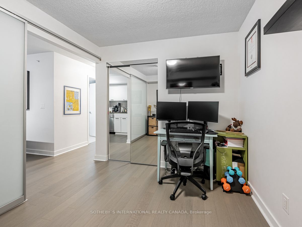 295 Adelaide St W, #412