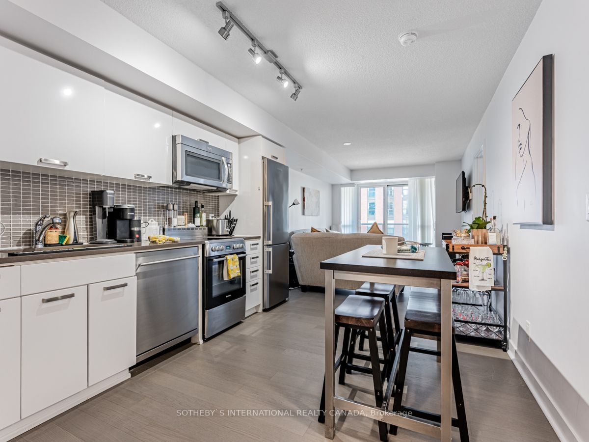 295 Adelaide St W, #412