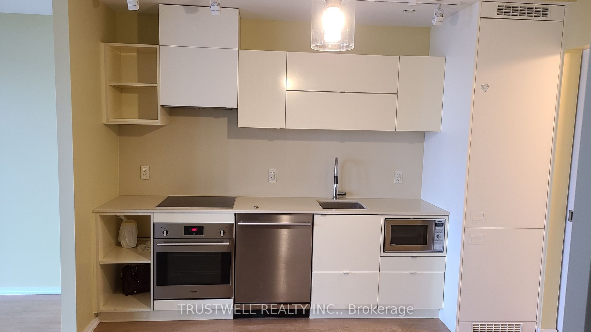 295 Adelaide Street W, #903