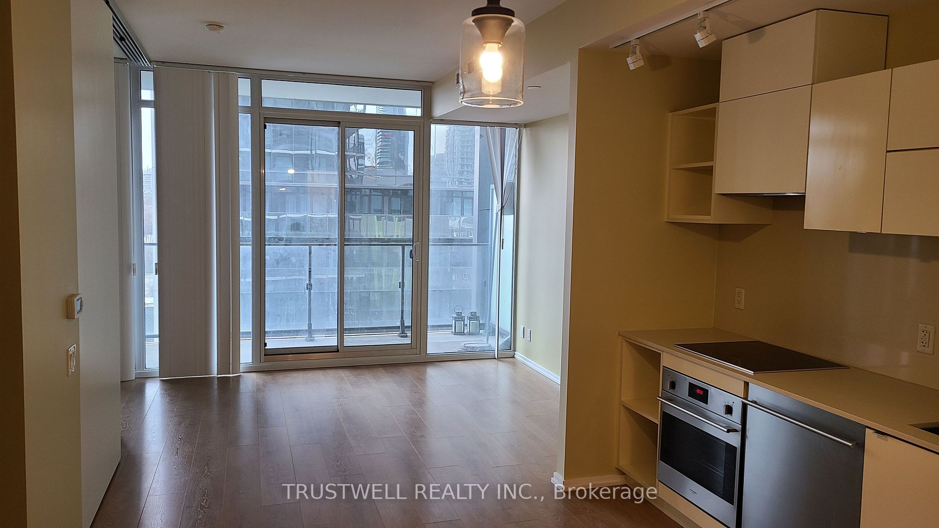 295 Adelaide St W, #903