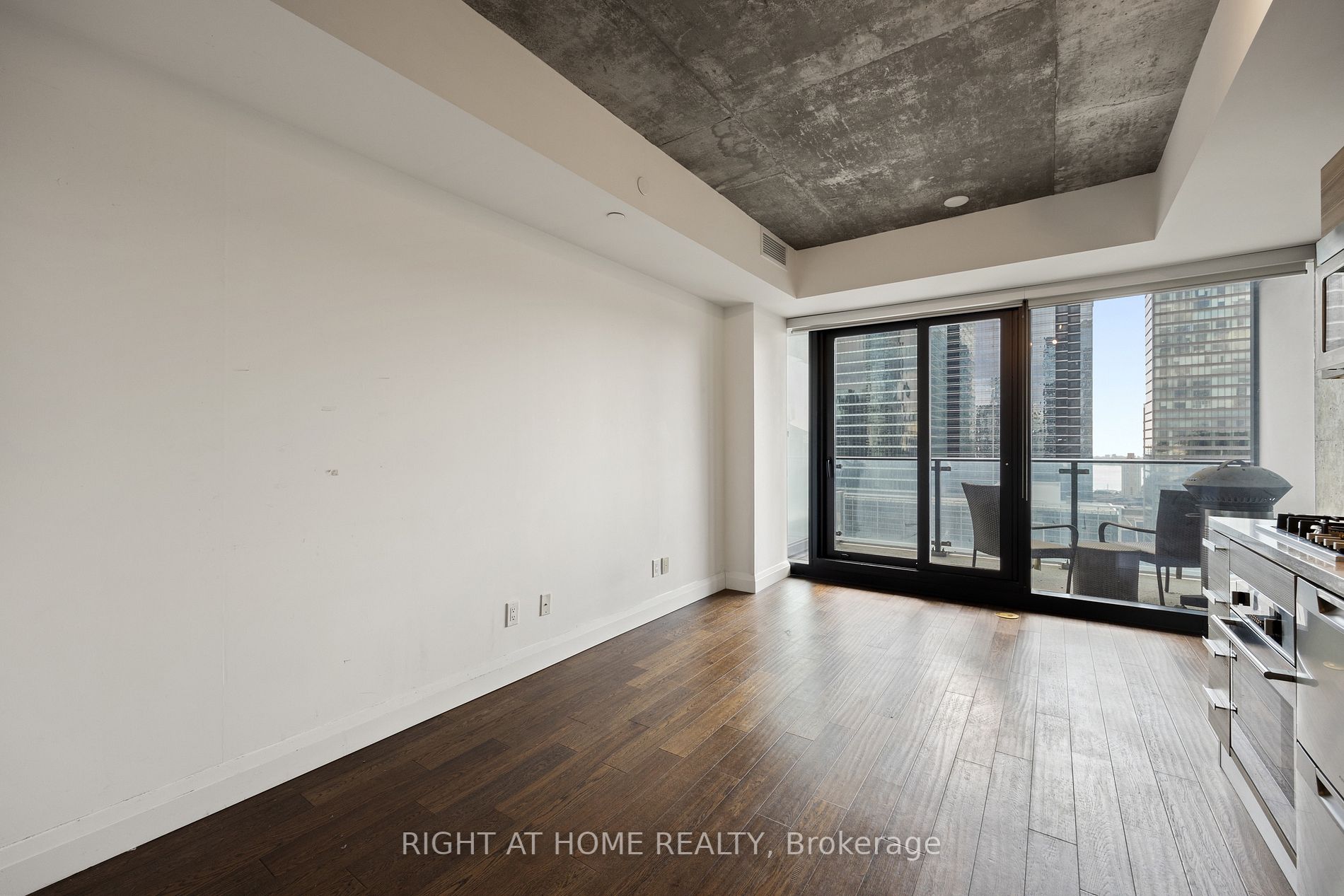 224 King Street S, #1906
