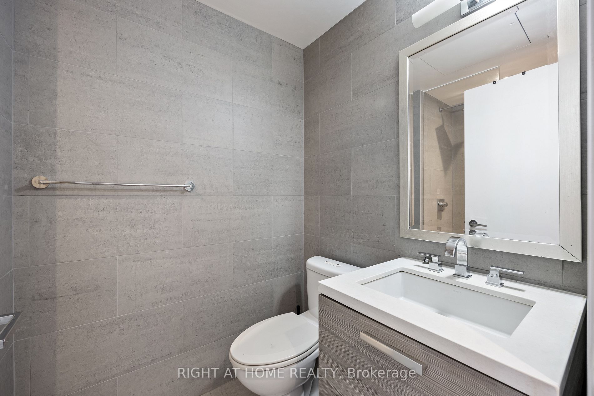 224 King Street S, #1906