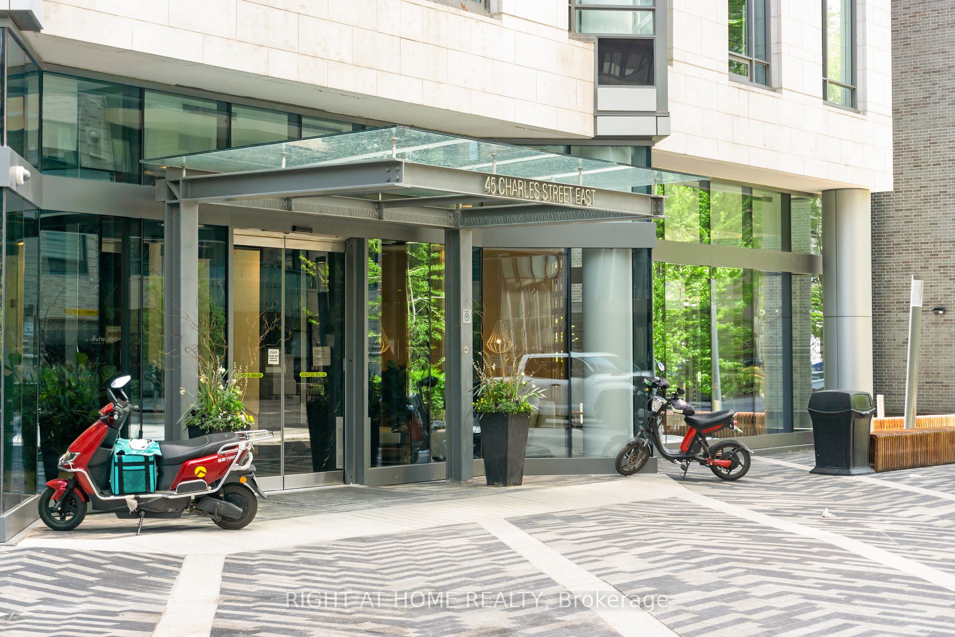 45 Charles St E, #501