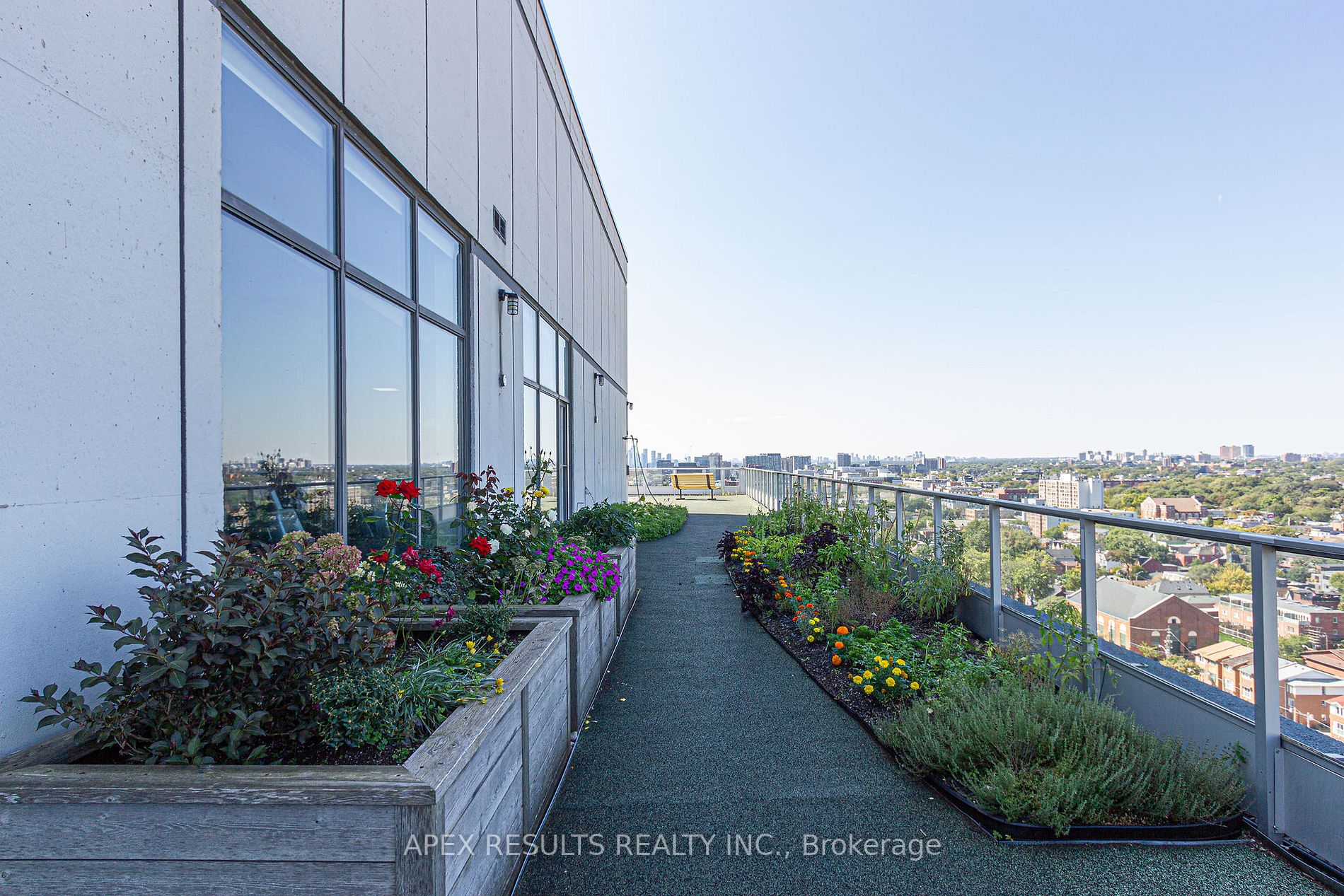 700 King Street W, #517