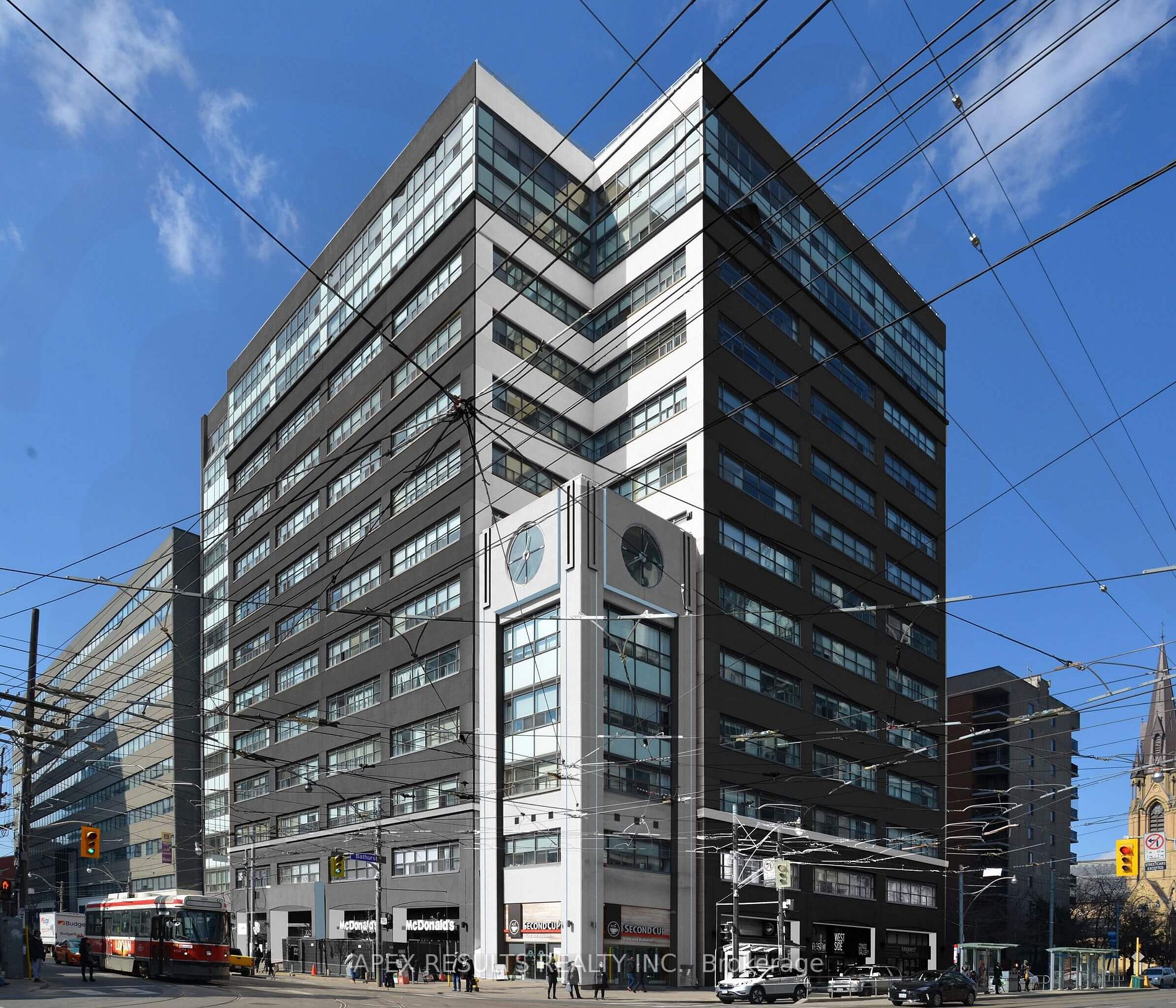 700 King St W, #517