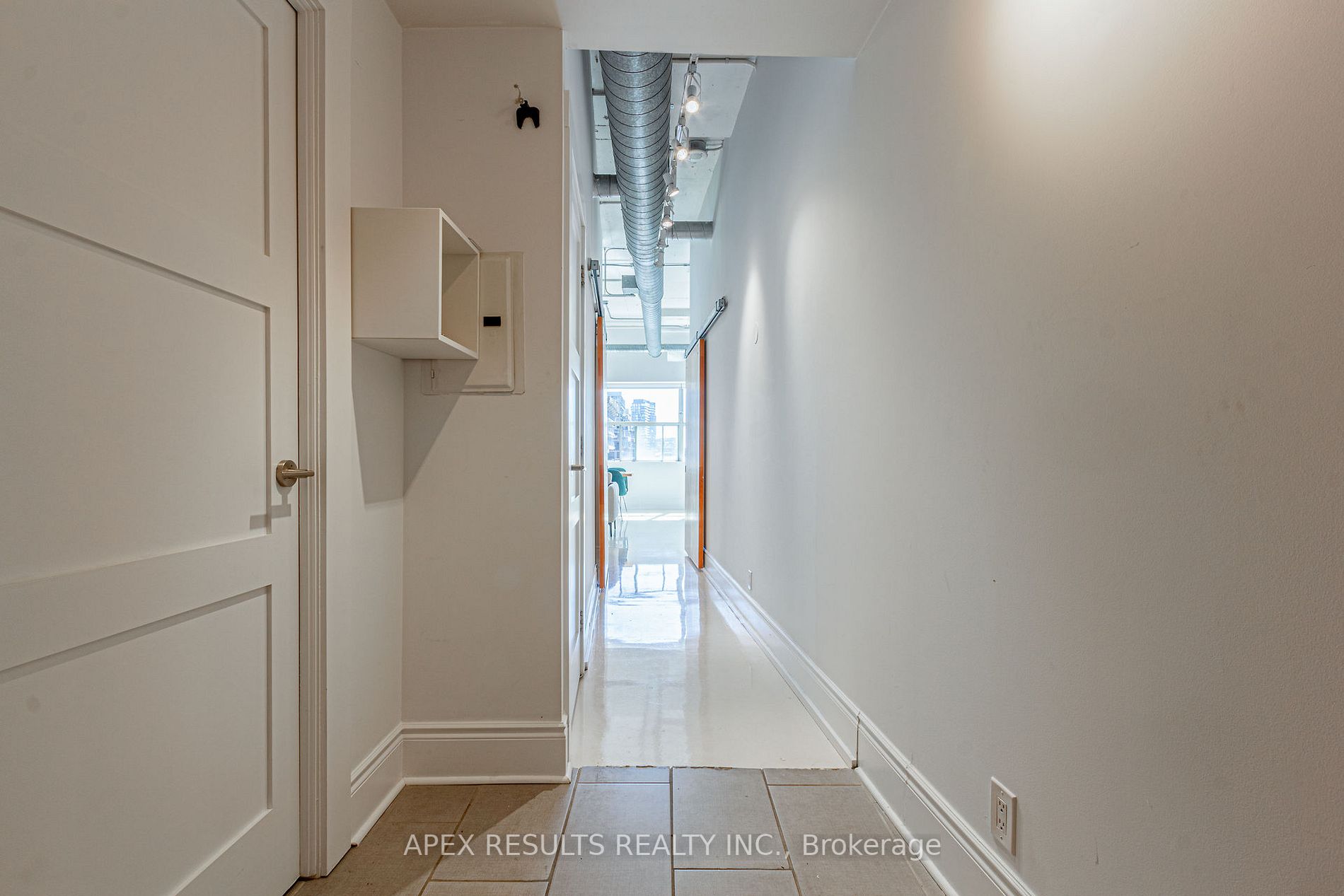 700 King Street W, #517