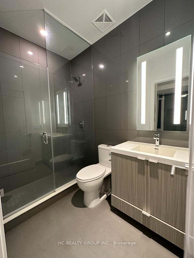 585 Bloor St E, #320