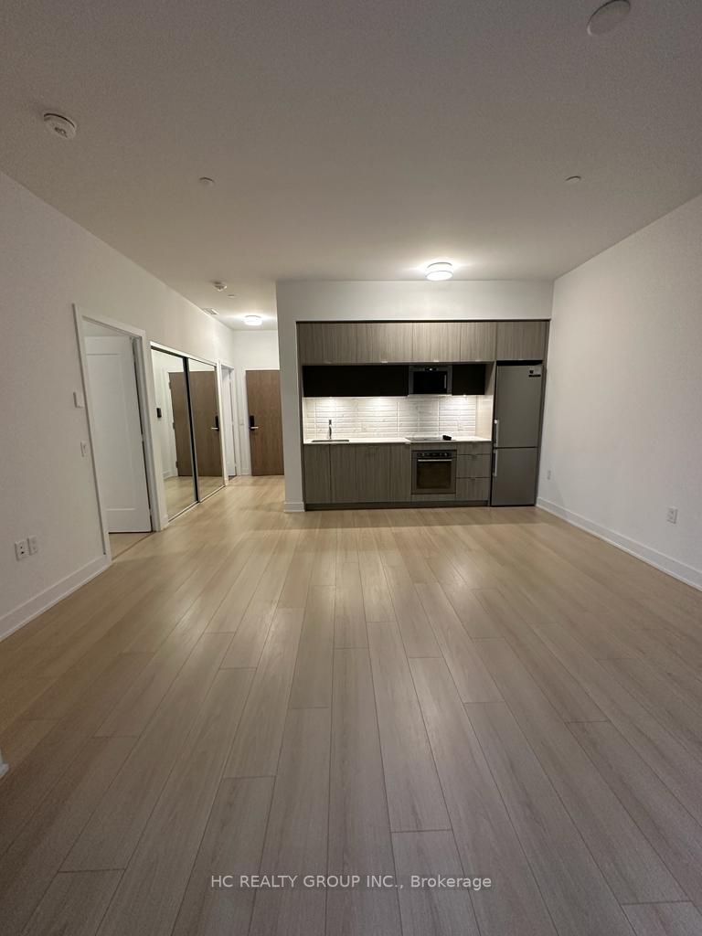 585 Bloor St E, #320