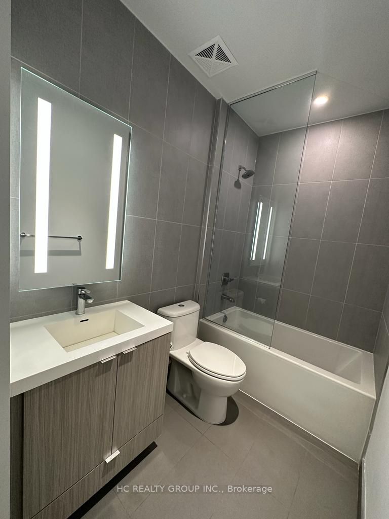 585 Bloor St E, #320