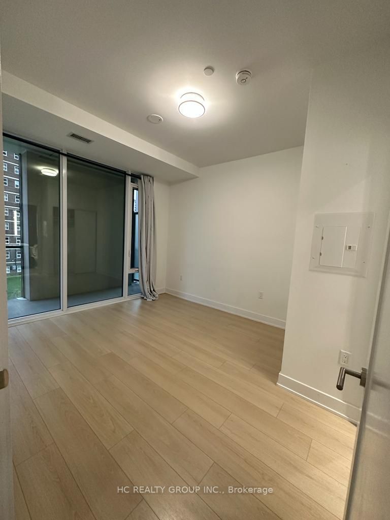 585 Bloor St E, #320