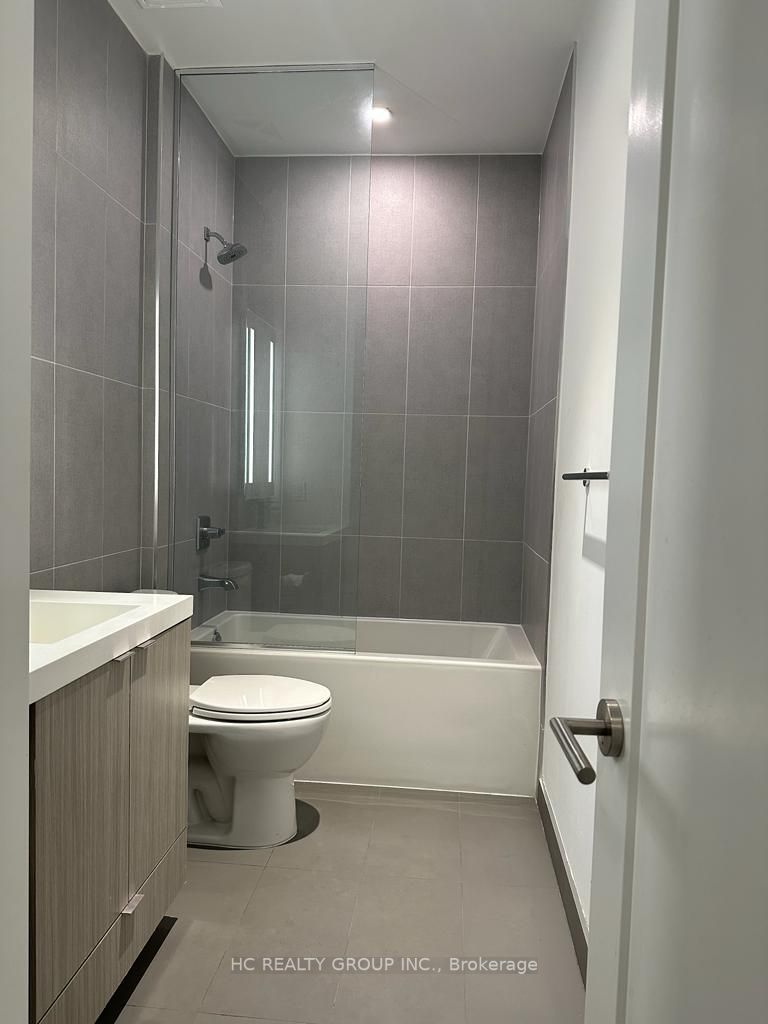 585 Bloor St E, #320